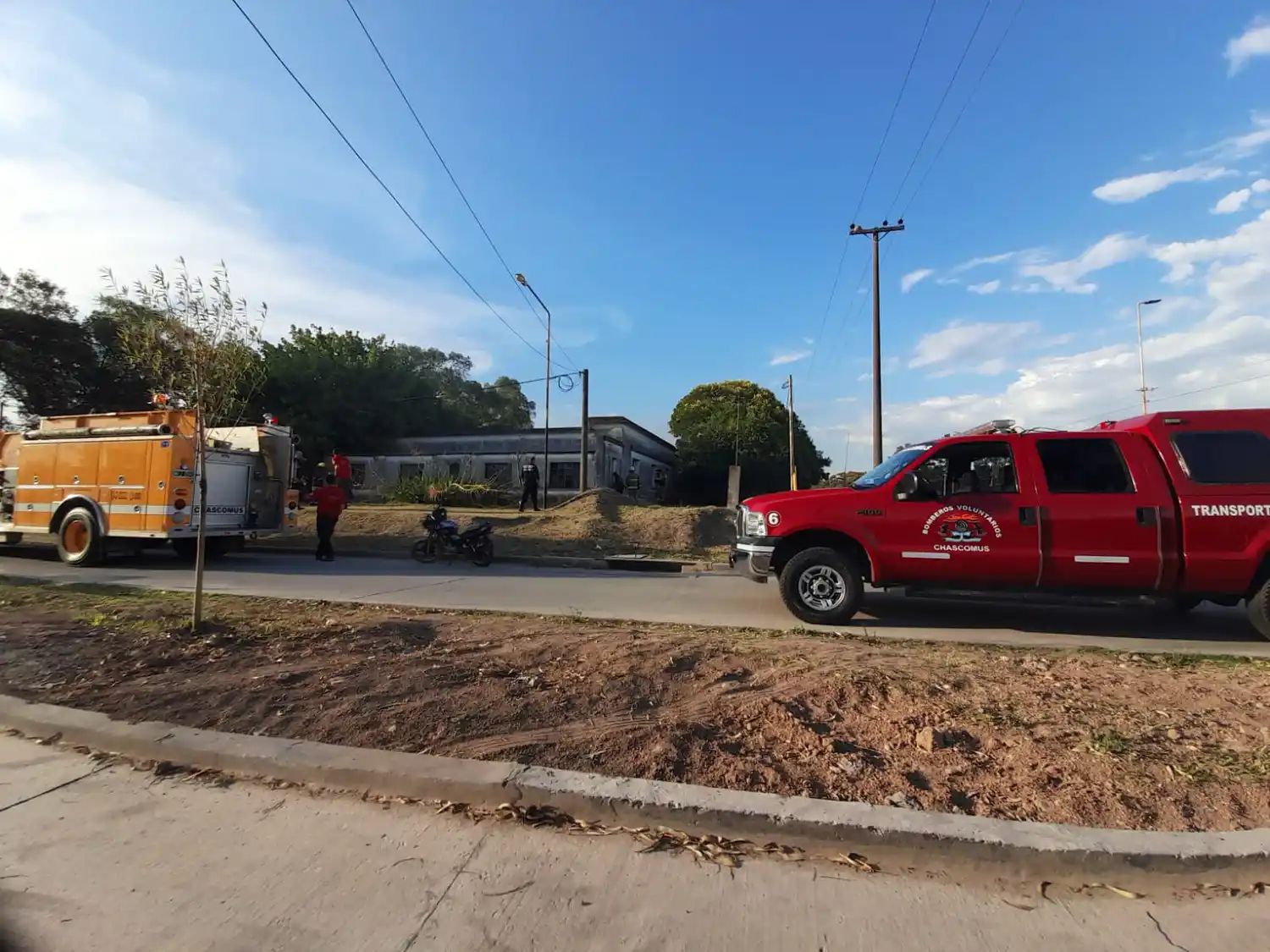 Los bomberos fueron alertados por incendio en vivienda pero se trataba de una quema en exterior