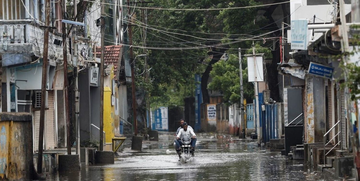 Evacuaciones masivas en India y Pakistán por la llegada de un poderoso ciclón