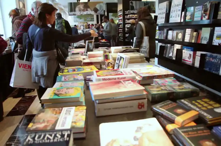 Artistas de todo el mundo llenan la ciudad de poesía