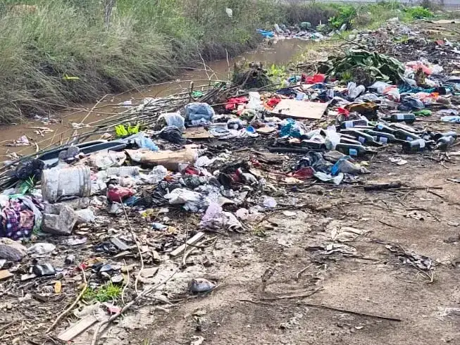 basura en callejón pascual
