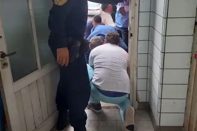 Una tensa situación en el hospital terminó con una adolescente embarazada lesionada