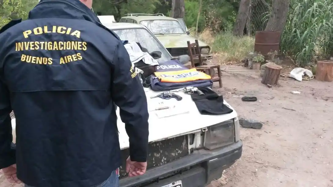 Bahía Blanca: Encuentran chalecos de policía en allanamiento por robos