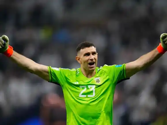 Europa League: Dibu Martínez y Dybala protagonizan la acción argentina en el Viejo Continente