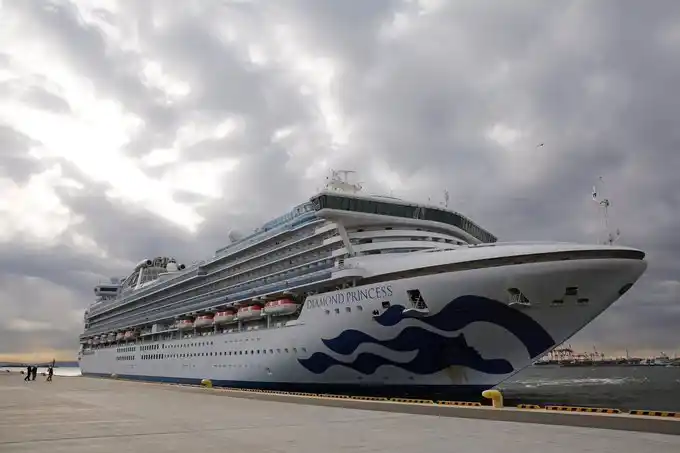 Trasladan al argentino con coronavirus en el crucero a un hospital