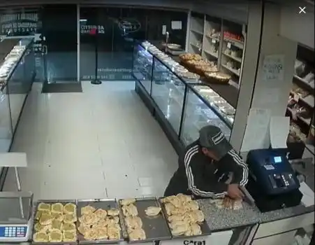 Asaltaron una panadería en Bv. Pellegrini al 3000