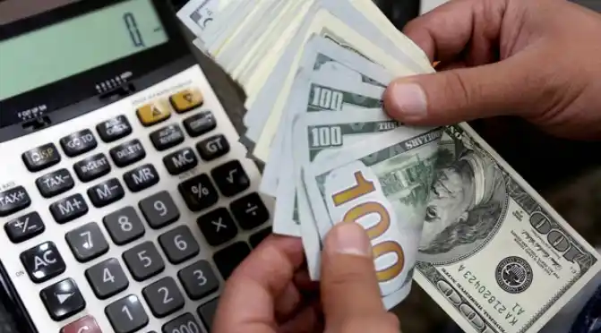 El dólar marcó otro récord y alcanzó los 26,69 en bancos