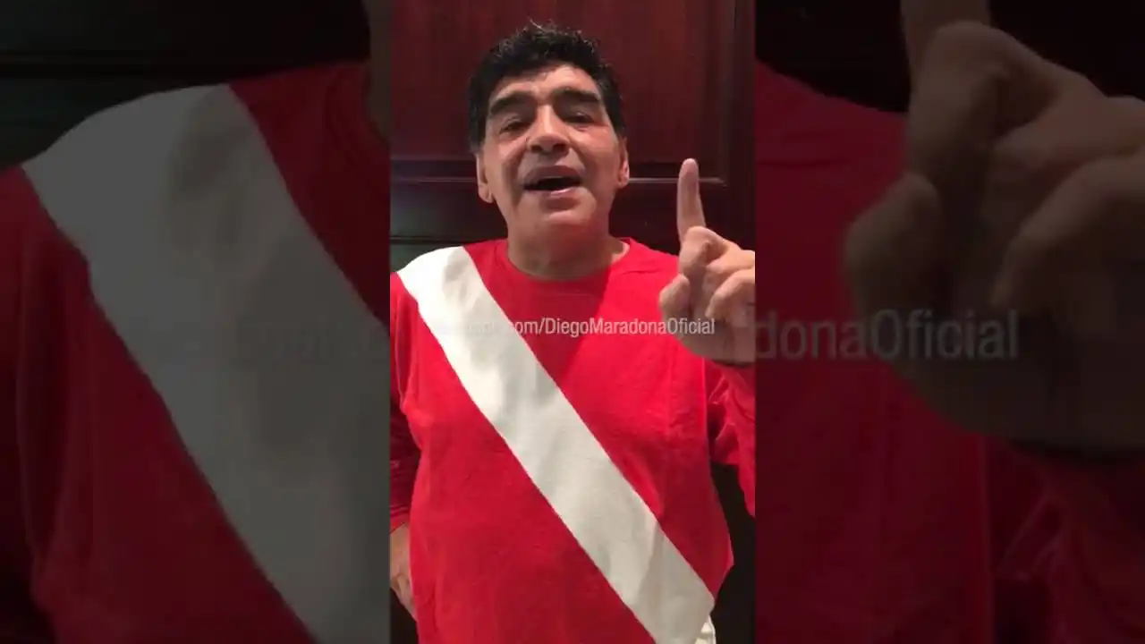 Diego saludó a los hinchas de Argentinos Juniors