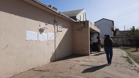 Advierten por intento de estafa en nombre de la escuela 502