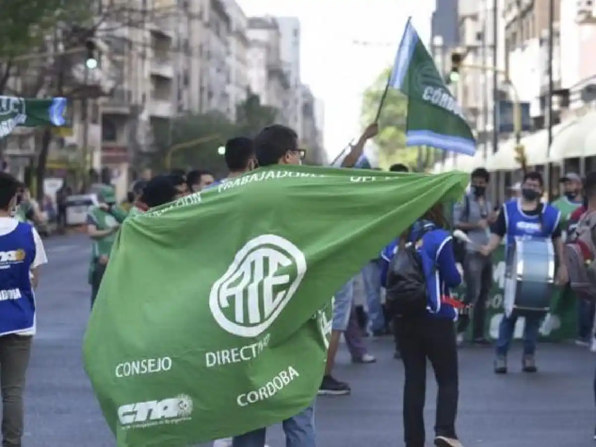 ATE para y se moviliza por el centro de Córdoba