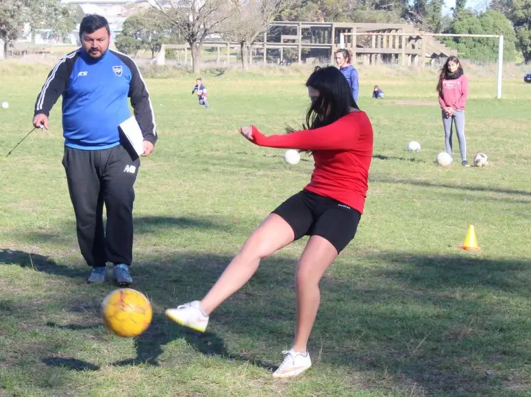 Que la pelota también las iguale