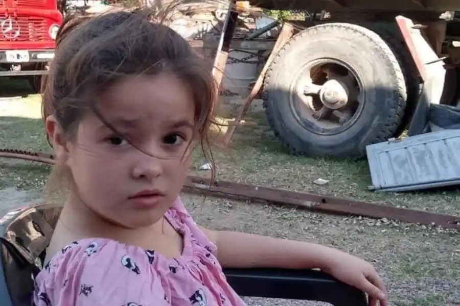 Piden cadena de oración por la recuperación de la niña gravemente herida en el accidente de Arrufó