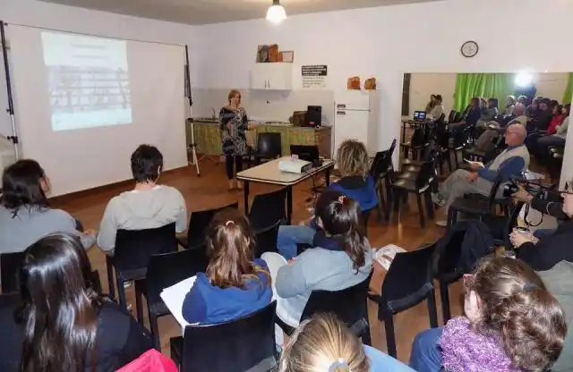 Larroque: se desarrolló charla sobre arbolado urbano