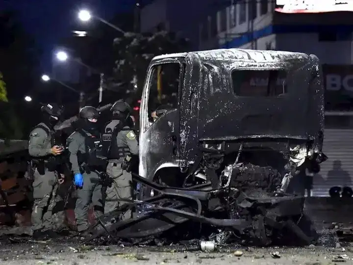 Un atentado dejó al menos once heridos frente a un comando policial en la frontera con Venezuela.