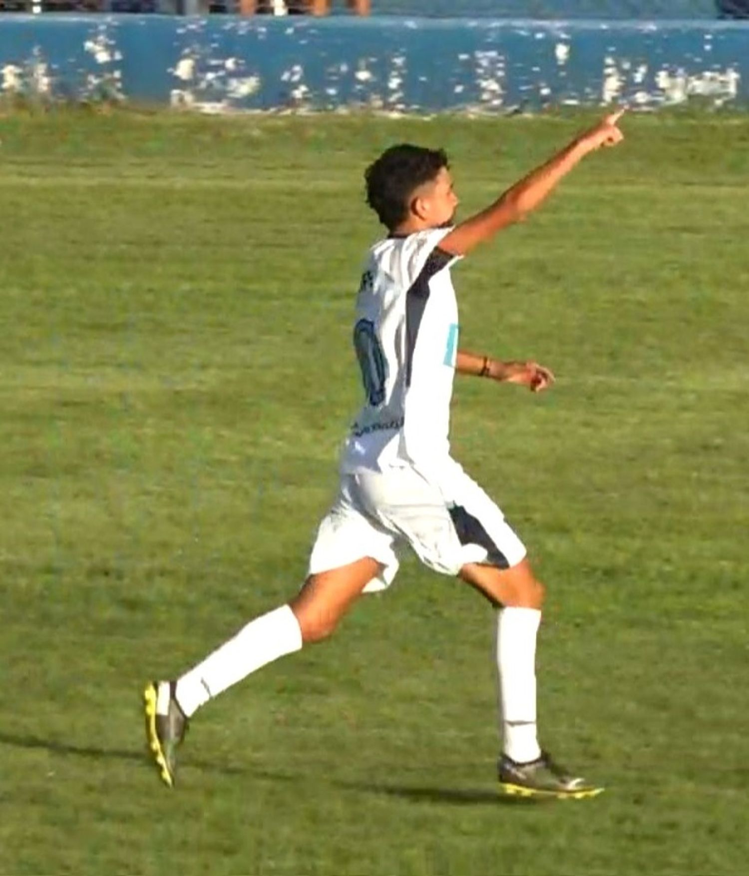 Galabert festeja el único gol de la tarde.