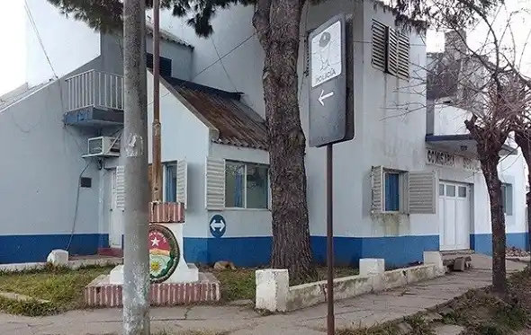 Un anciano ocasionó daños en la comisaría y fue detenido