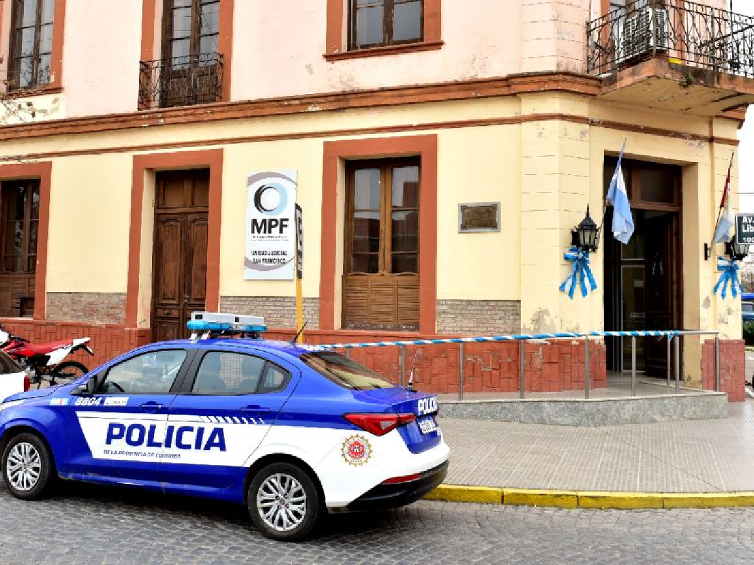 Tres detenidos por agredir al personal  de seguridad de un boliche céntrico