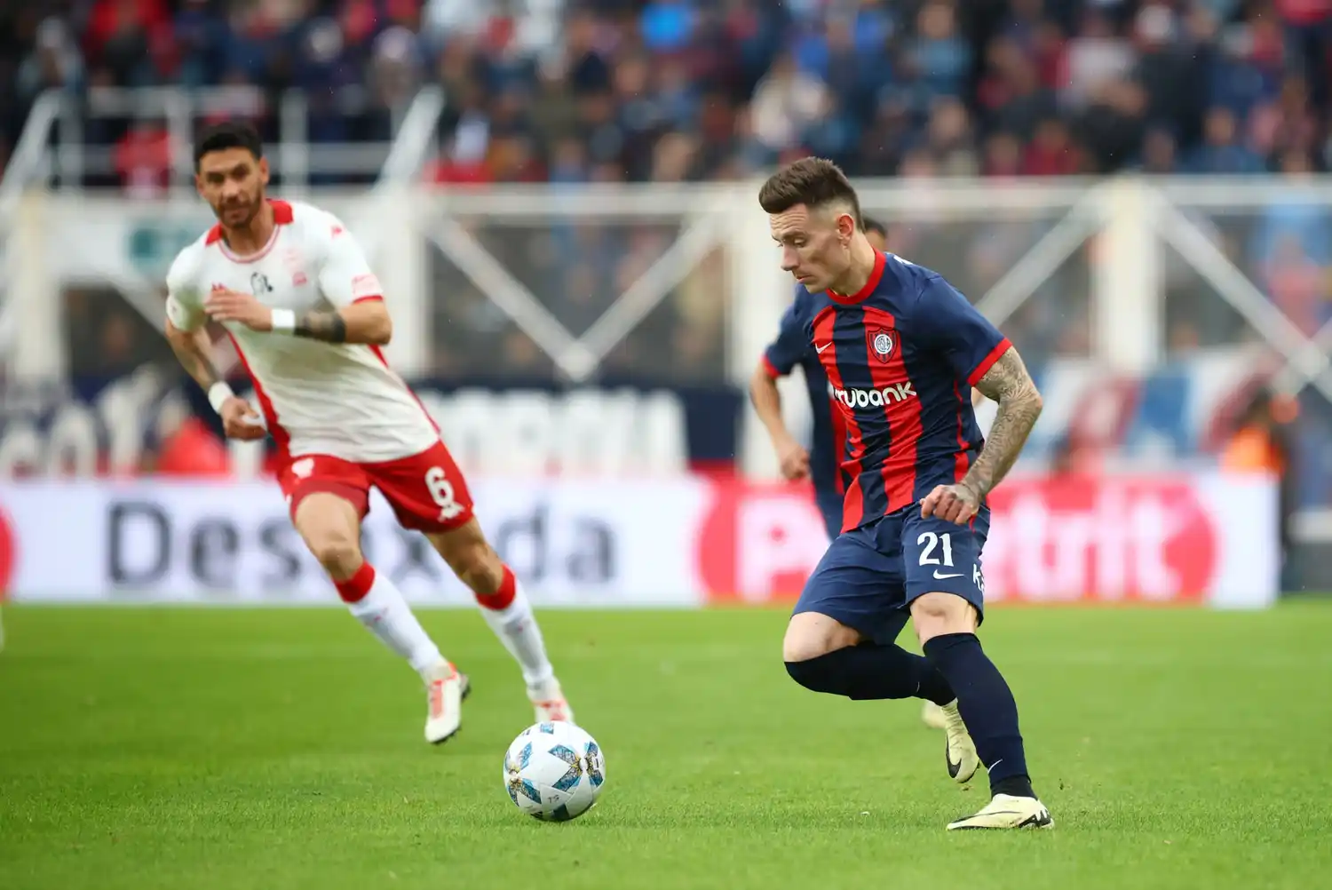 Braida conduce ante la lejana presencia de Pereyra.