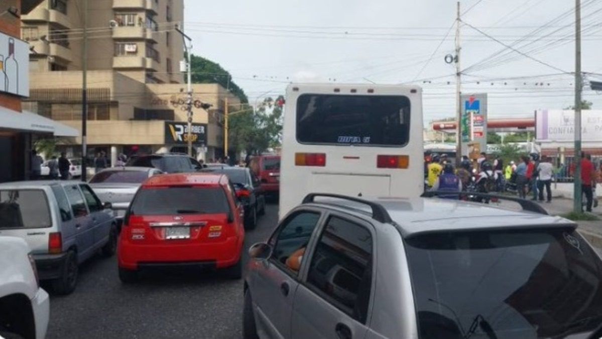 PROTESTAS POR GASOLINA unen a conductores con indígenas: falta de combustible tiene descontento a todos