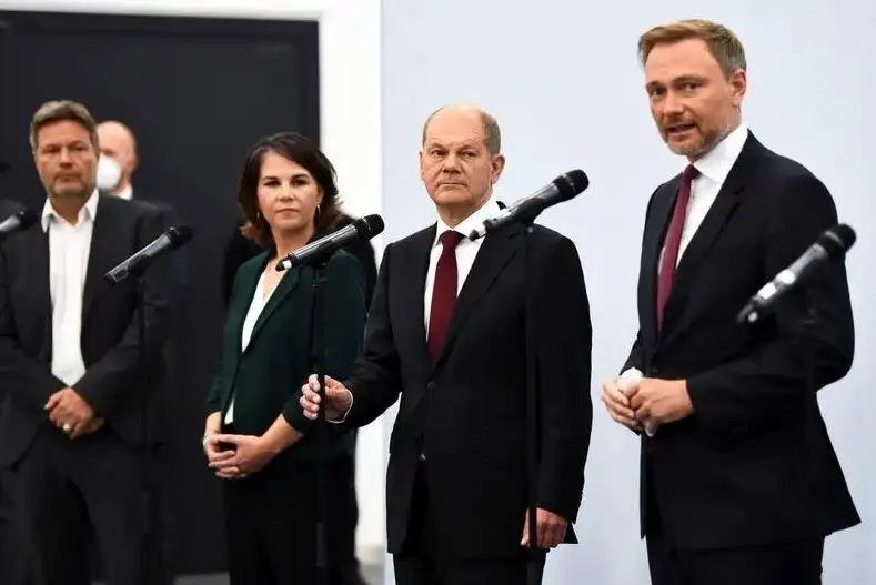 Líderes de tres fuerzas alemanas anunciaron un principio de acuerdo.