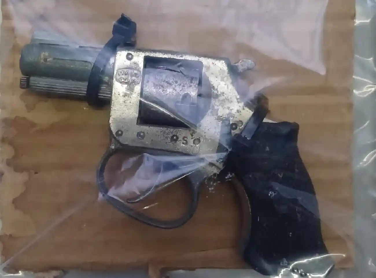 El arma fue encontrada en una vivienda de calle Almafuerte. Crédito: Relaciones Policiales.