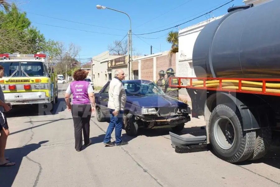 Se negó a que lo internen, salió a las calles, se descompensó y chocó contra un camión