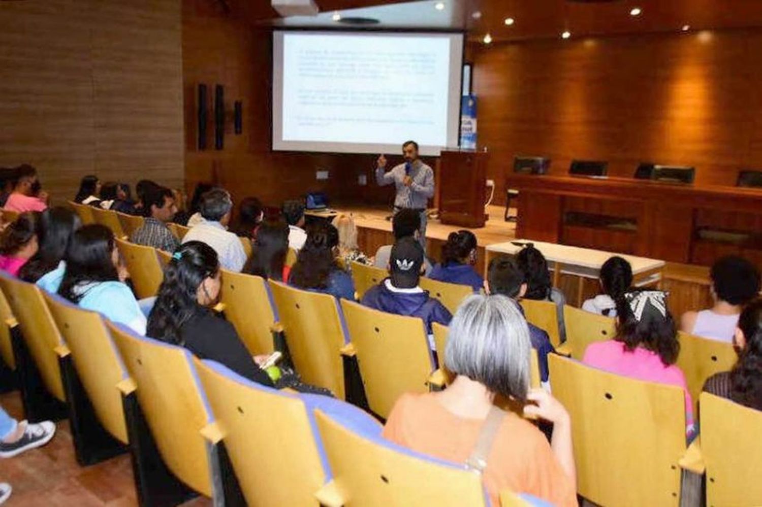 Estudiantes del Oeste visitaron el Polo Científico