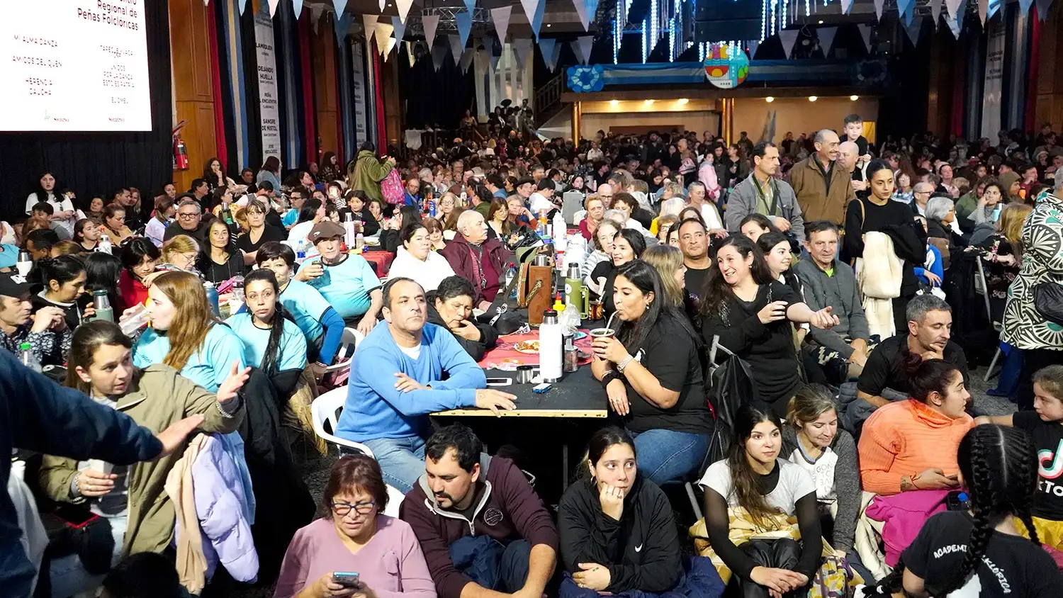 Mucho público. Participó del encuentro de peñas folclóricas en el Centro Vasco