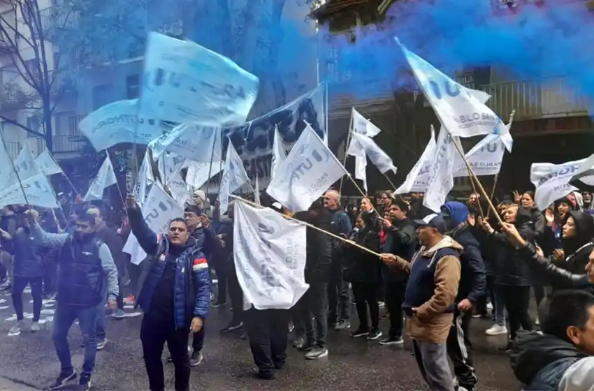 Gastronómicos en alerta: cuarto intermedio y expectativa de cara a un paro total el próximo fin de semana