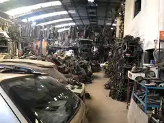 Tragedia: un hombre murió aplastado en un desarmadero