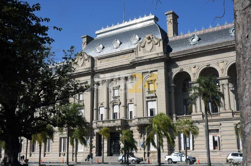 Posibles cambios en el gabinete de Perotti para fin de año