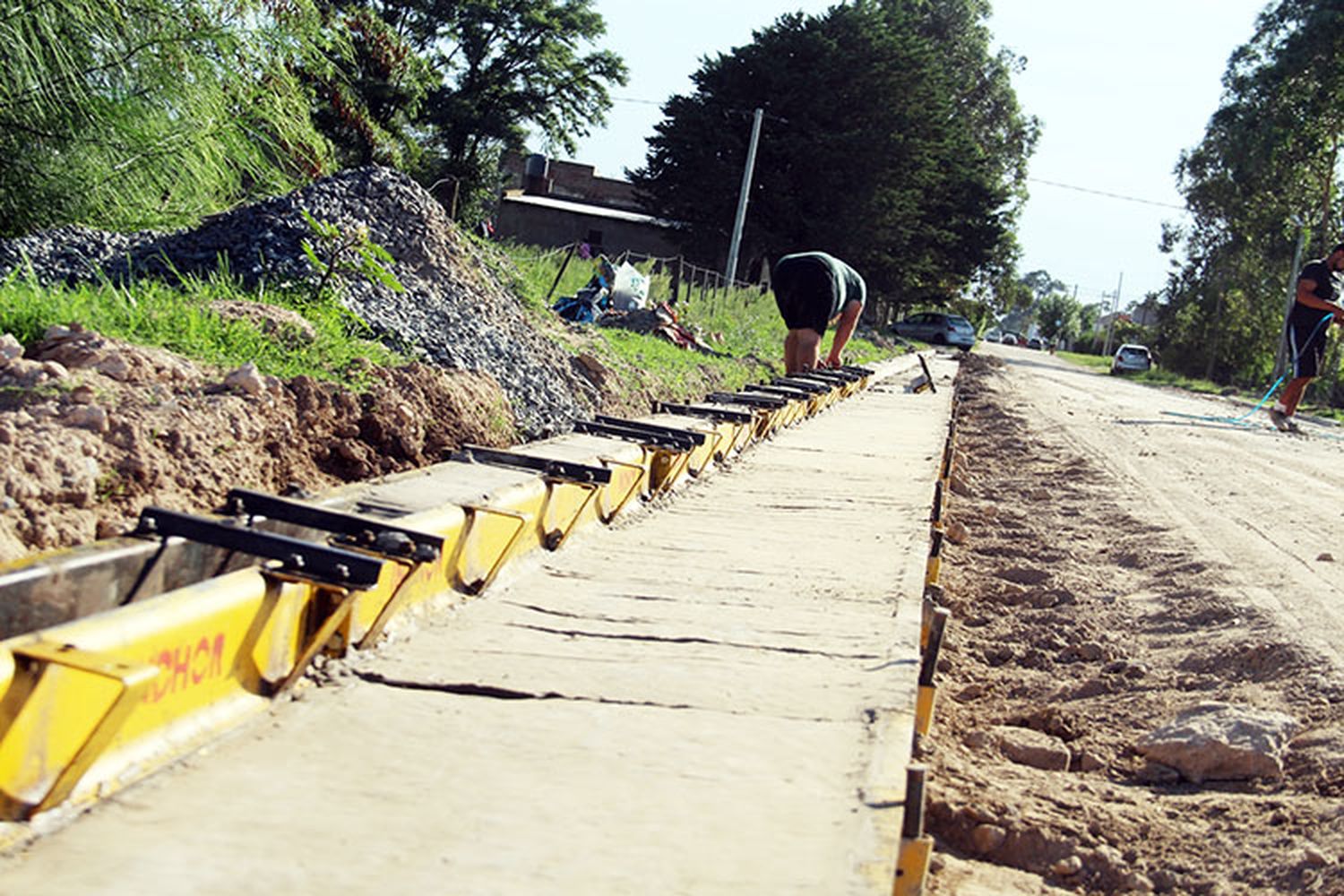 Construyen cordón cuneta en Alvear, López y Lamadrid