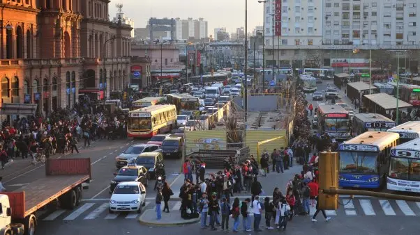 Trenes: Maquinistas amenazan con otro paro "si no pagan los retroactivos"