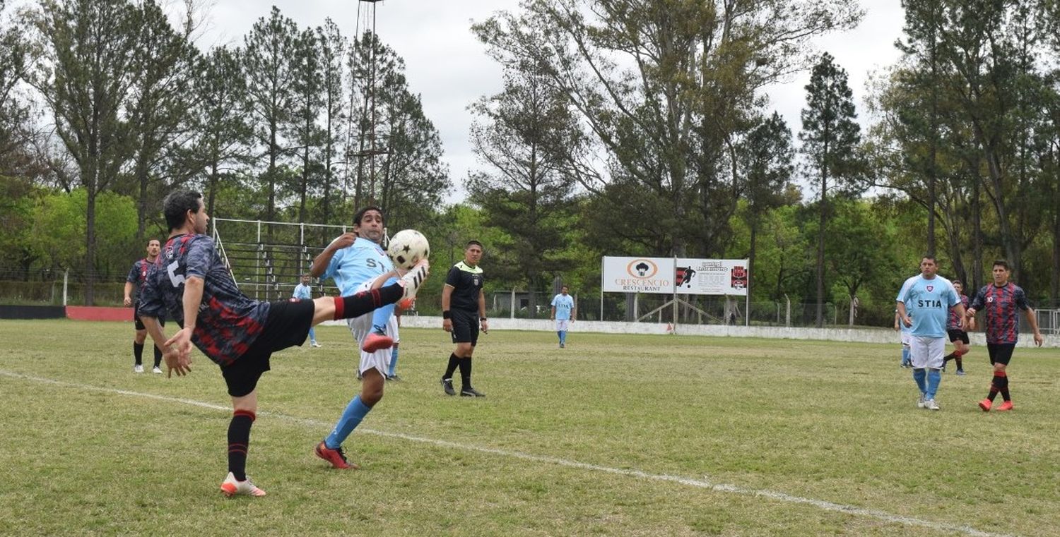 Central, Juventud, Sarmiento y Sud América, a semifinales en Veteranos
