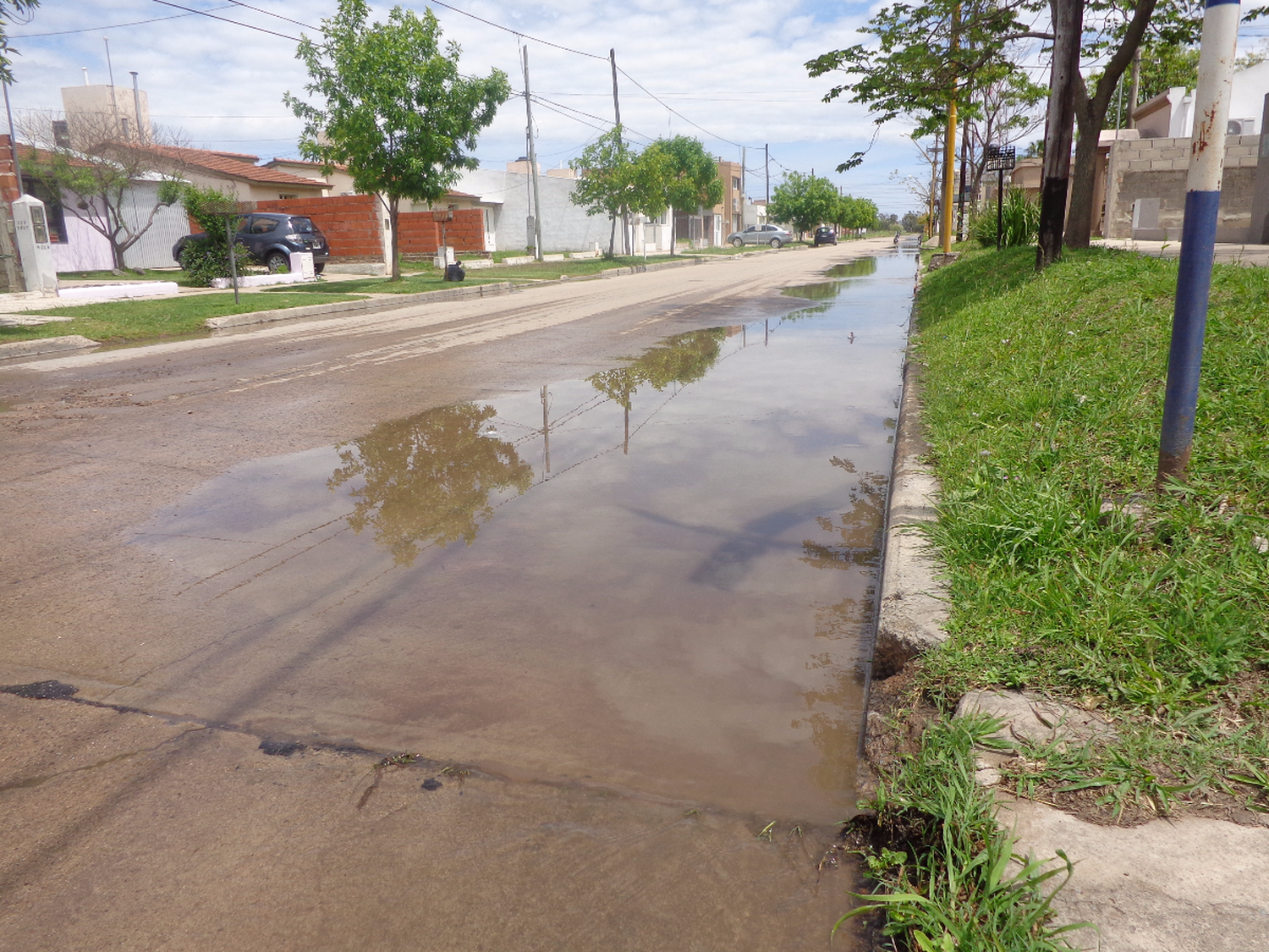 Calles anegadas por algunas horas tras rotura de una válvula 