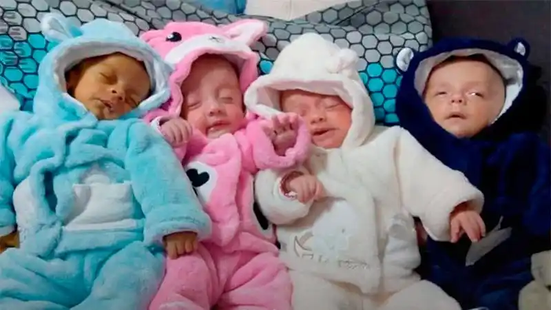 Los pares de gemelos recién nacidos.