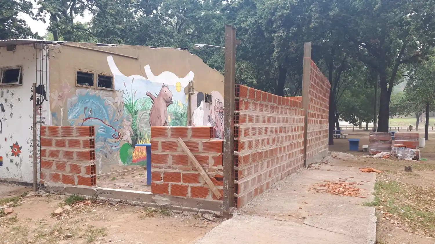 Construyen guardería para botes de canotaje en el Paseo Público: “Tengo un permiso precario”, dijo Tito Velos