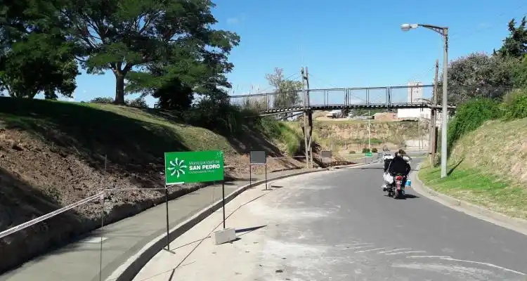Terminan veredas y comienzan nueva escalera en la costanera