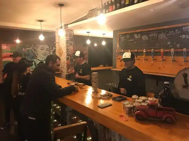 Inauguró la birrería “De la ostia” 