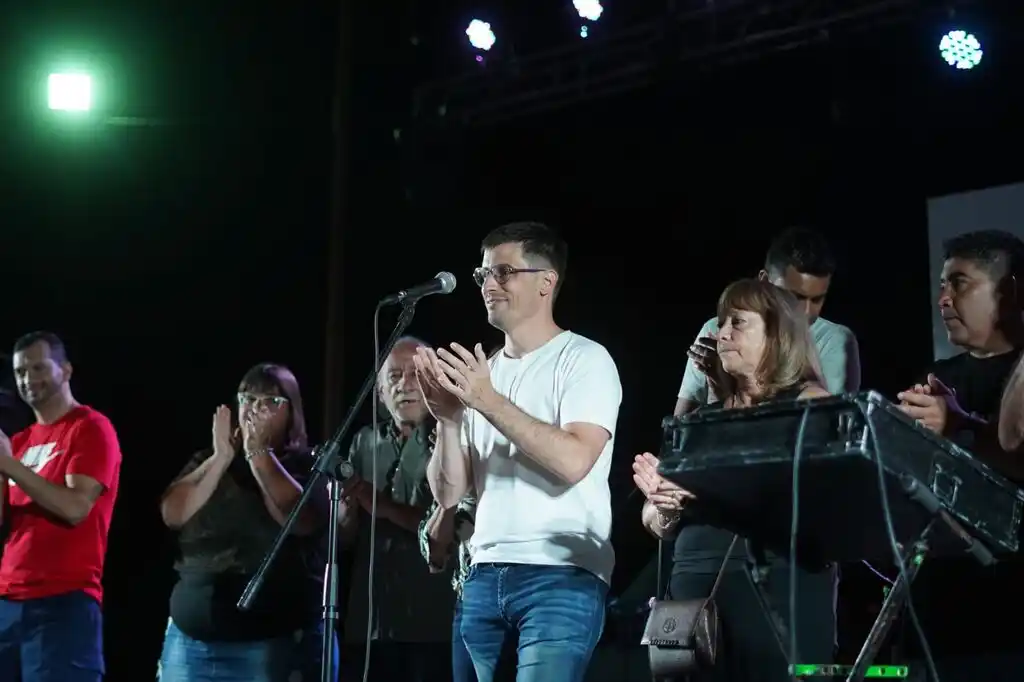 Noche de Cumbia en Rafaela: El playón del barrio Jardín se convirtió, por una noche, en una pista de baile