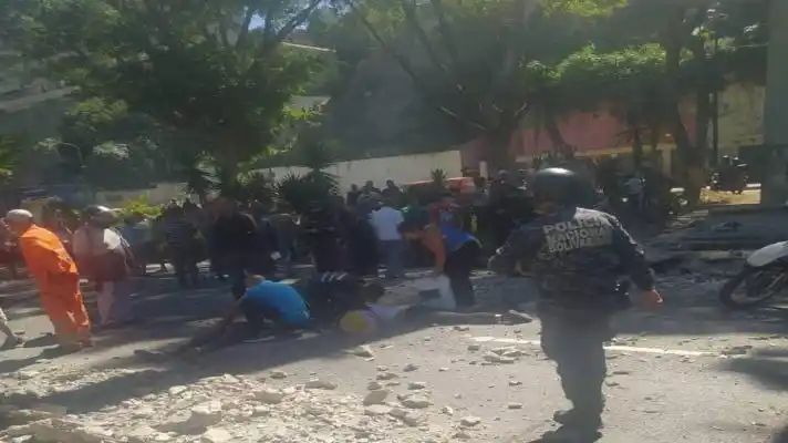 TRAGEDIA: un muerto y tres heridos al desplomarse pasarela de San Agustín