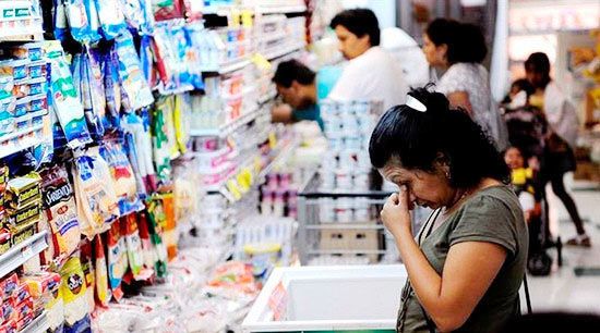 La canasta básica subió 7,2 % en mayo  y una familia necesitó $217.000 para no ser pobre
