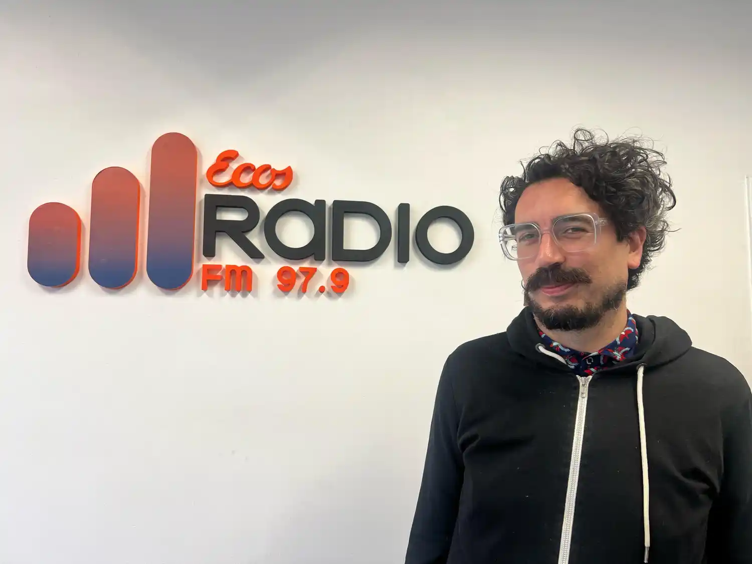 Derechos de autor en la literatura: Sebastián Albizuri dialogó con el escritor Guillermo Barrantes