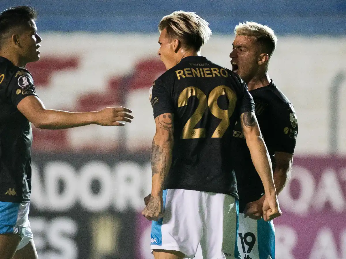 Racing pisó fuerte en Uruguay 