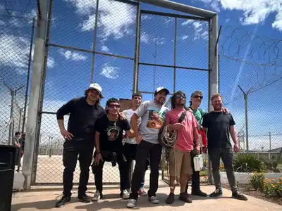 El grupó realizó una presentación de dos horas para los internos.