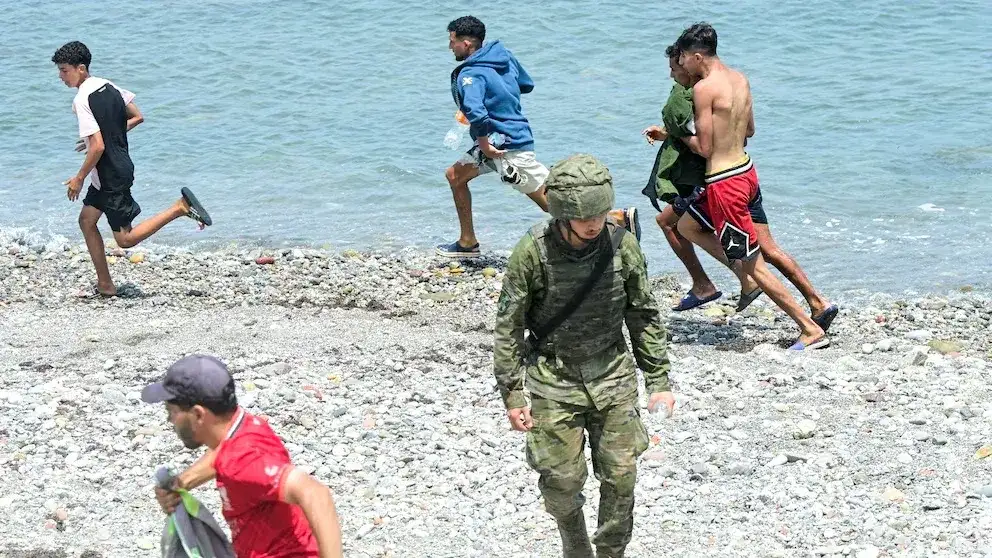 Crisis migratoria: La Unión Europea convoca a una reunión de emergencia y España refuerza la frontera en Ceuta