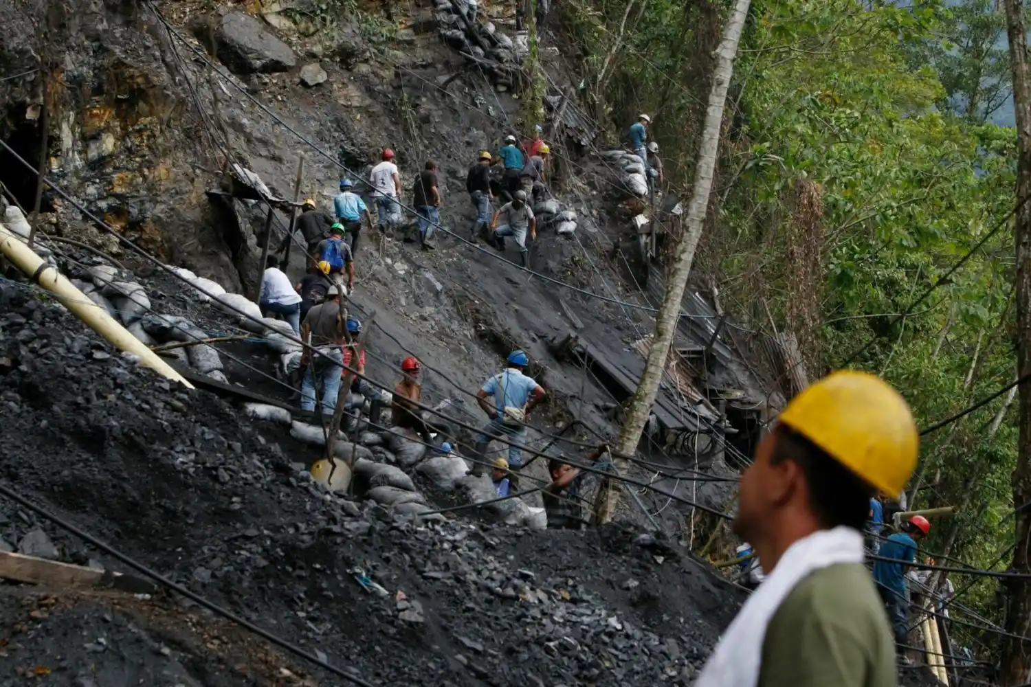¡Impresionante! Robo armado en mina de esmeraldas