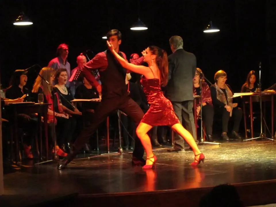 Bailarines de tango y folclore actuarán junto a Miguel Merlo