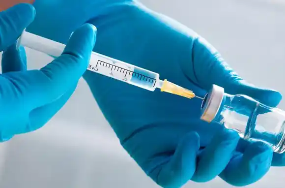 Faltan vacunas contra la meningitis en la provincia y crecen los casos de sarampión en el país