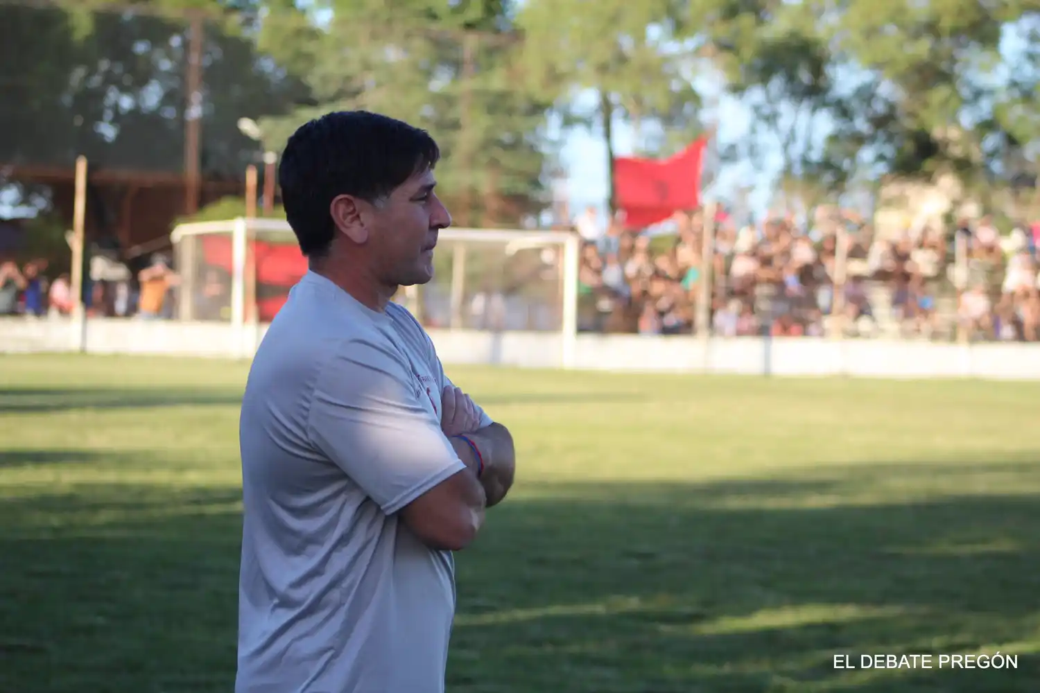 Triunfo del equipo de Libertad que dirige Silvio Perchivale sobre Barrio Norte. Un hecho vandálico  estuvo cerca de suspender la velada futbolística porque el robo de cables afectó la iluminación del estadio.