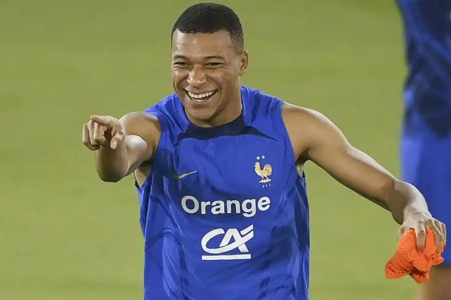 Francia inicia la defensa del título en Qatar